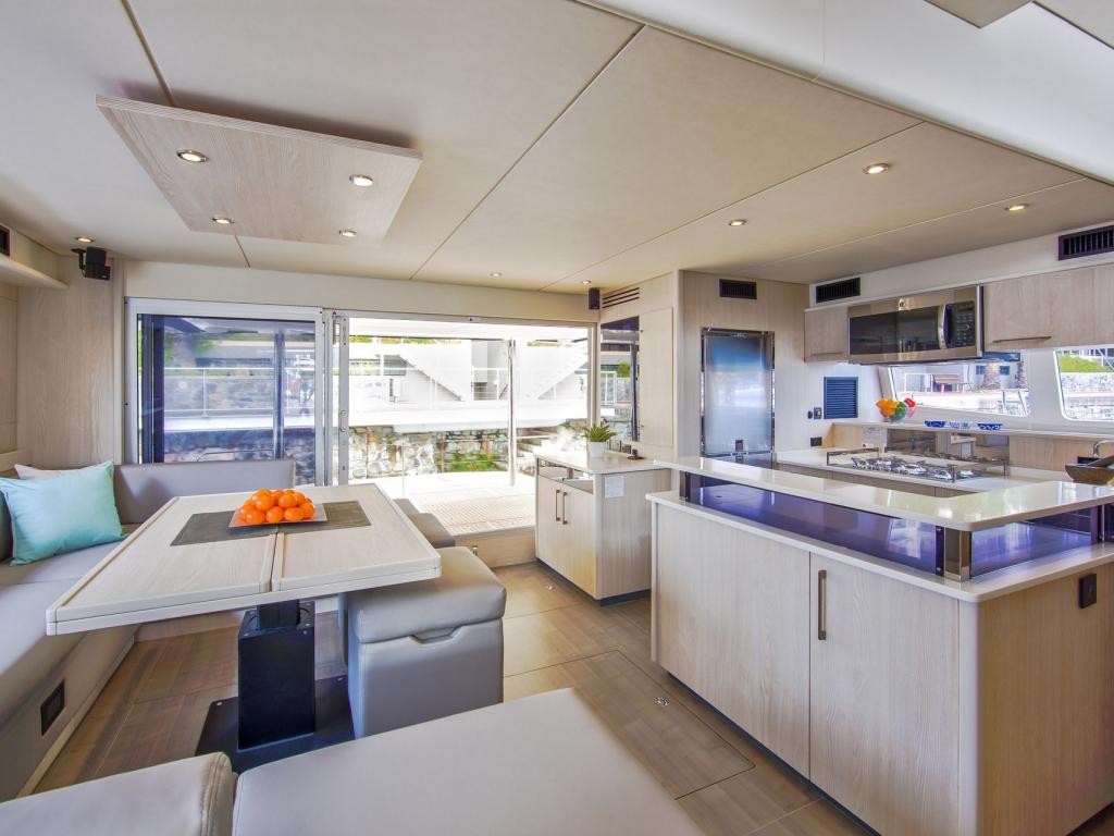 CST Charters BETWEEN - Photo 4