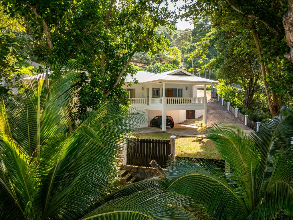 Glacis Beach Villa - Photo 9