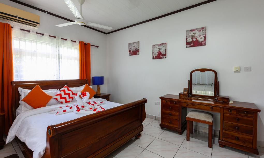 Leo Self Catering - 1-Bedroom Apartment