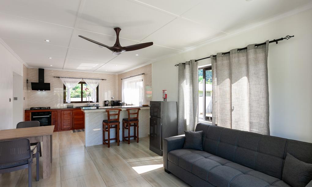 Yvon's Tropical Villa - 1-Schlafzimmer-Appartement mit Gartenblick