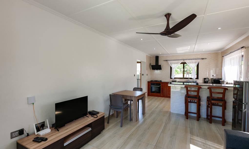 Yvon's Tropical Villa - 1-Schlafzimmer-Appartement mit Gartenblick