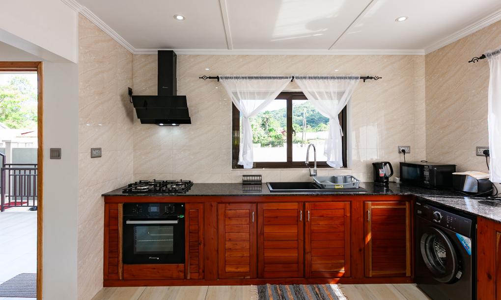 Yvon's Tropical Villa - 1-Schlafzimmer-Appartement mit Gartenblick