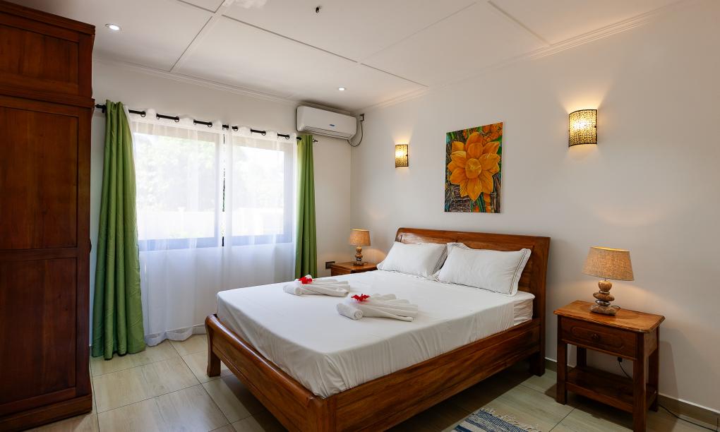 Yvon's Tropical Villa - 1-Schlafzimmer-Appartement mit Gartenblick