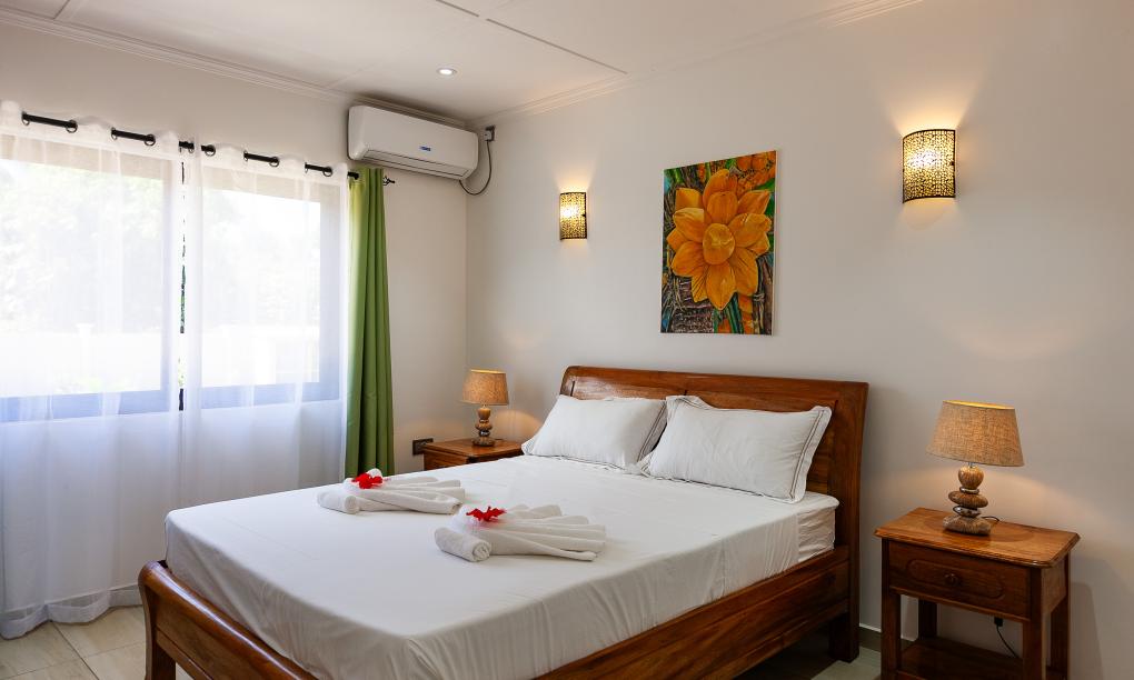 Yvon's Tropical Villa - 1-Schlafzimmer-Appartement mit Gartenblick