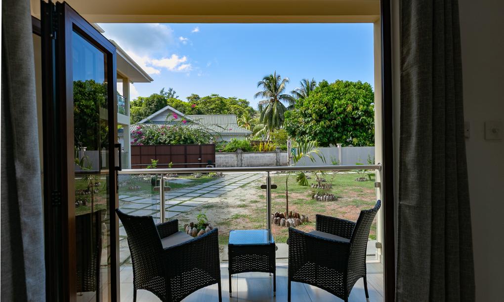 Yvon's Tropical Villa - 1-Schlafzimmer-Appartement mit Gartenblick