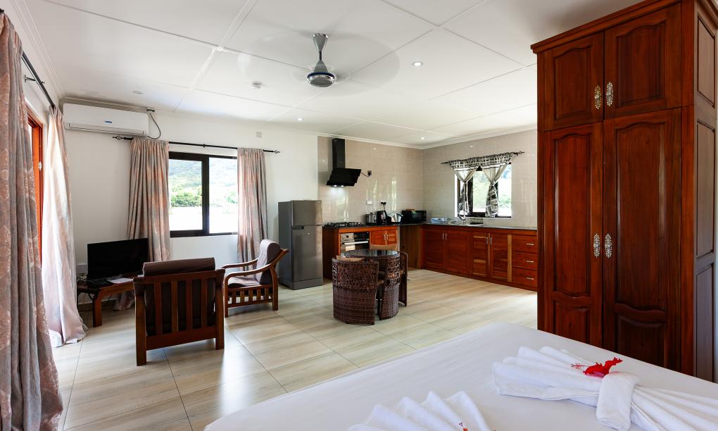 Yvon's Tropical Villa - Deluxe Studio