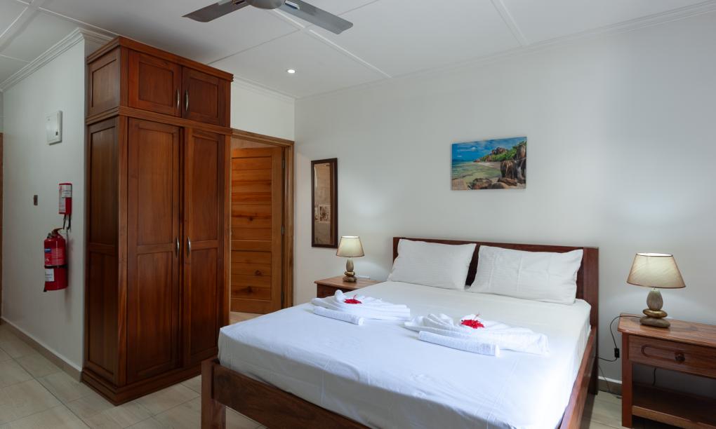 Yvon's Tropical Villa - Deluxe Studio mit Gartenblick