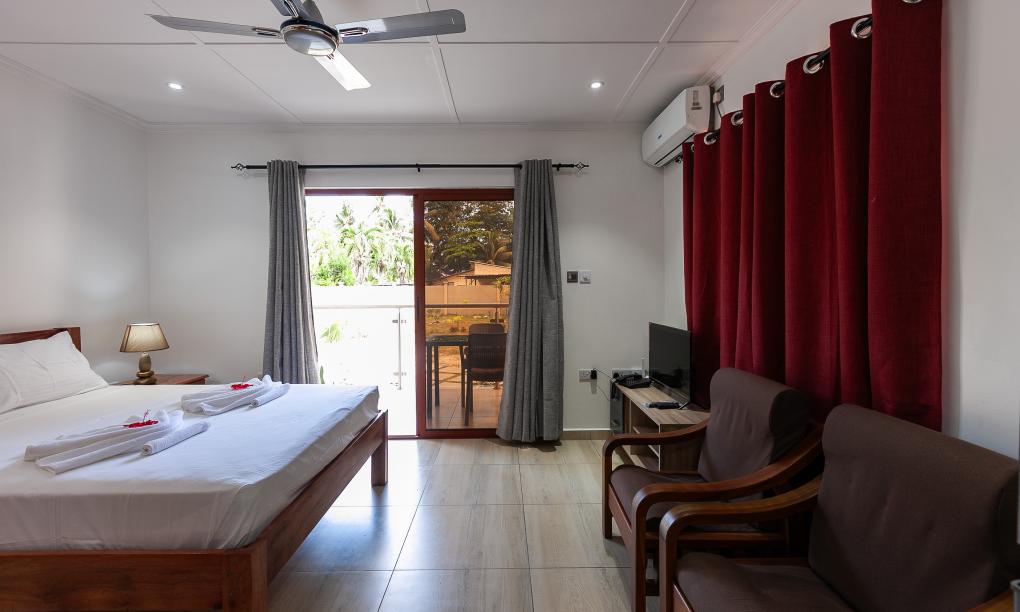 Yvon's Tropical Villa - Deluxe Studio mit Gartenblick