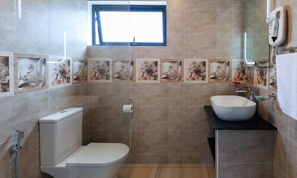 Yvon's Tropical Villa - Deluxe Studio mit Gartenblick