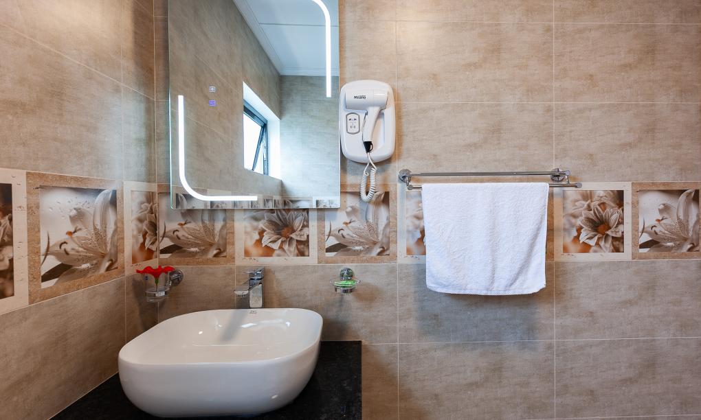 Yvon's Tropical Villa - Deluxe Studio mit Gartenblick