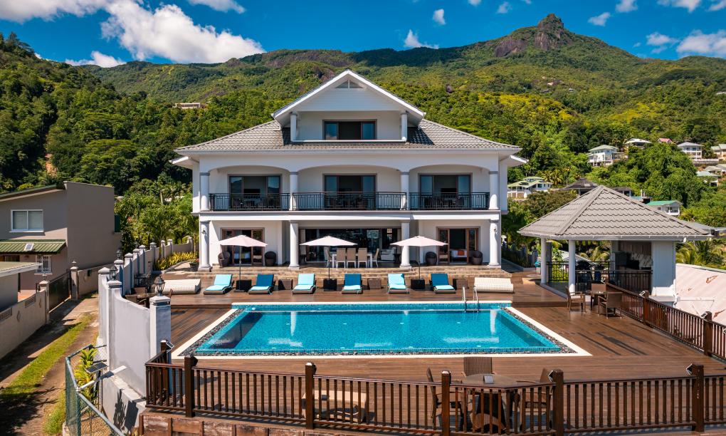 D'Offay Seaview Apartments