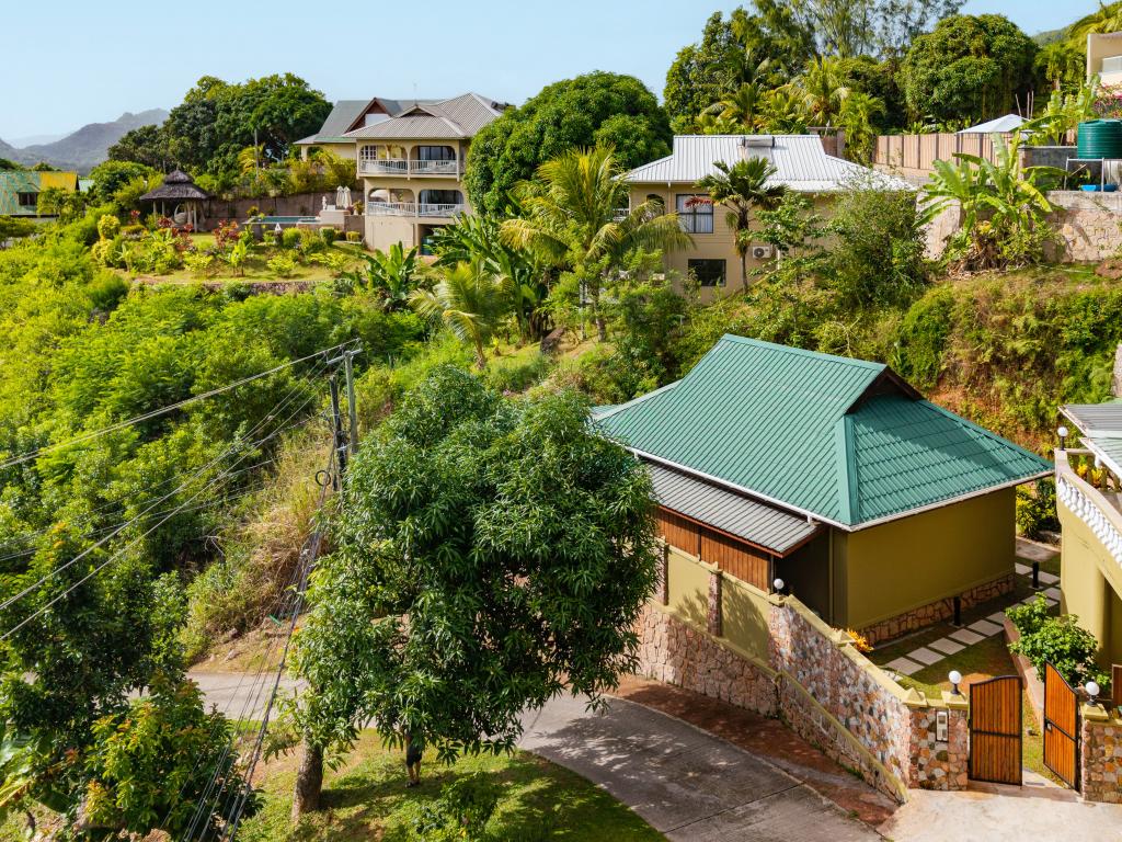 Paragon Luxury Villa - Photo 2