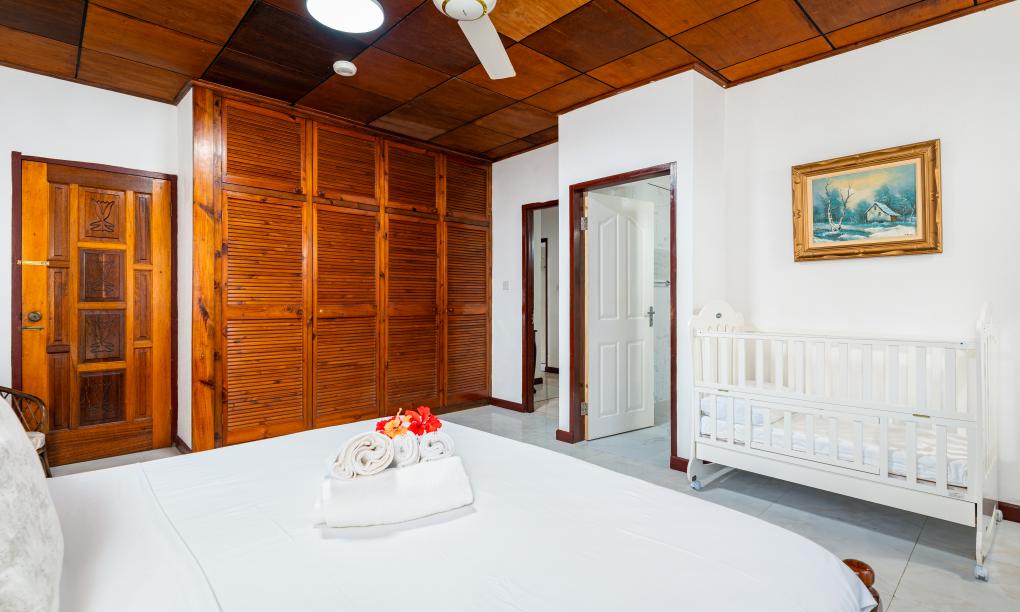 Elilia - 3-Bedroom House