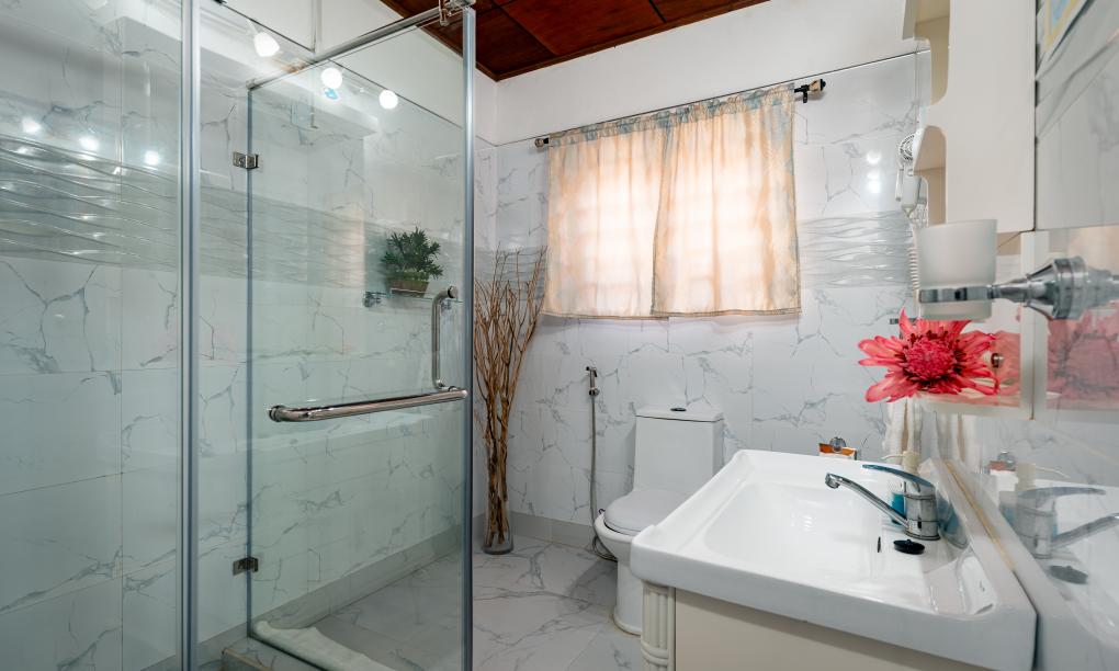 Elilia - 3-Bedroom House