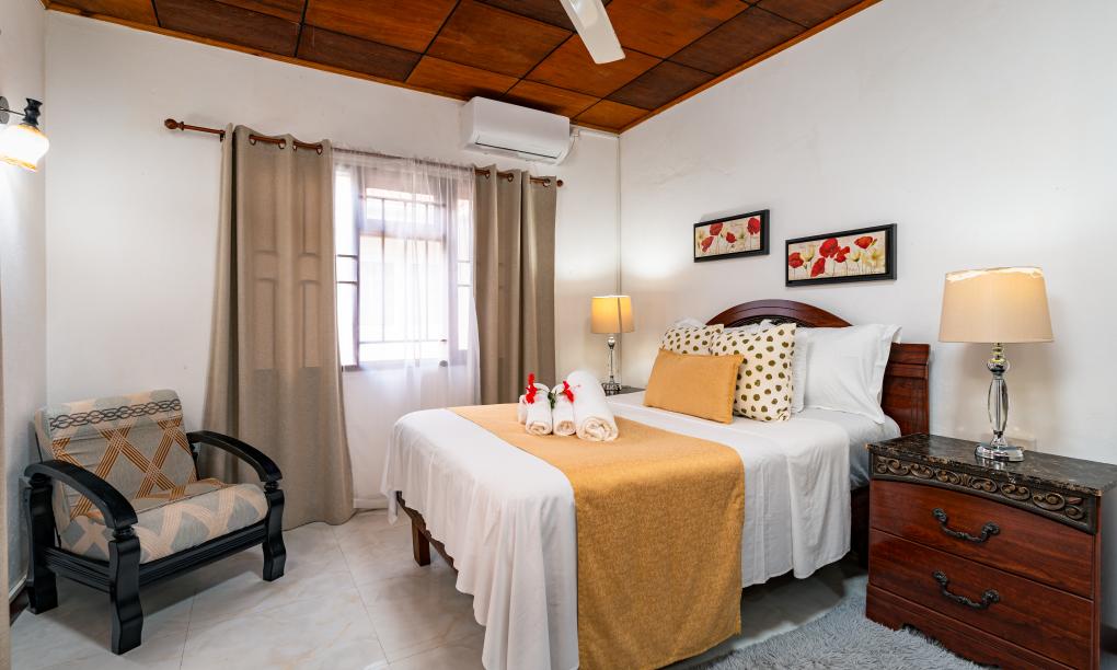 Elilia - 3-Bedroom House