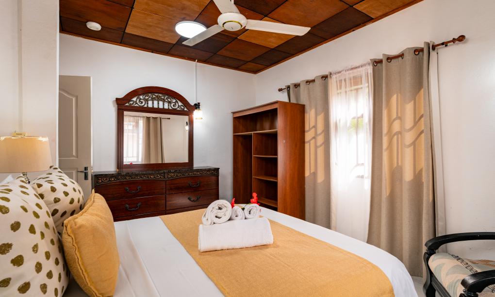 Elilia - 3-Bedroom House