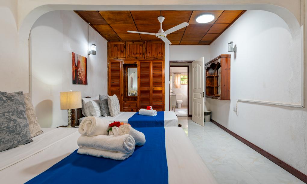 Elilia - 3-Bedroom House