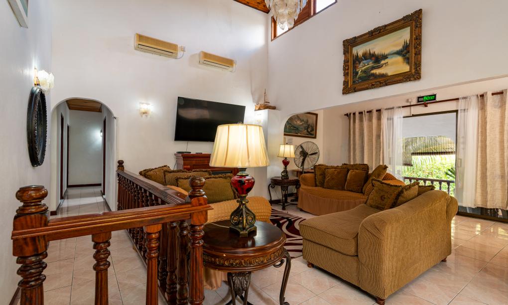 Elilia - 3-Bedroom House