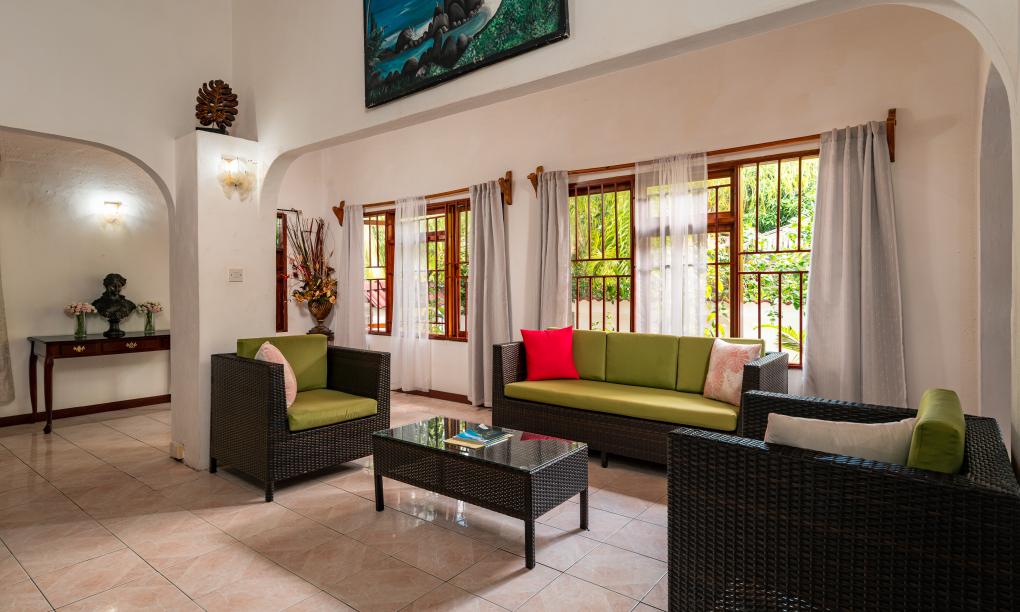 Elilia - 3-Bedroom House