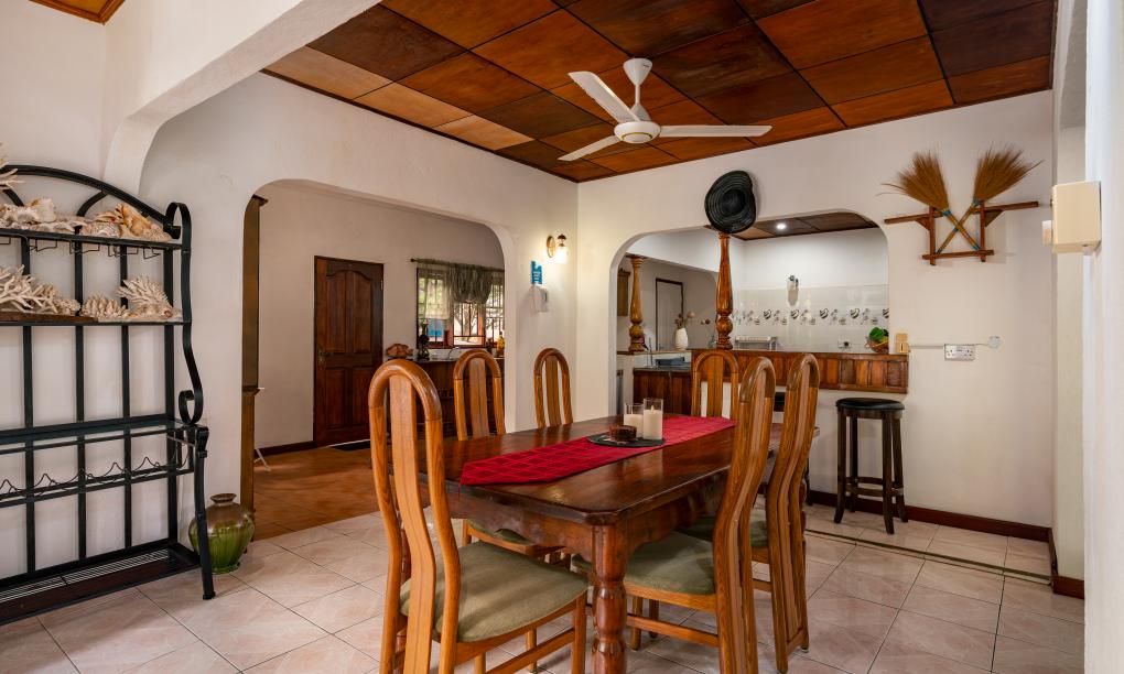 Elilia - 3-Bedroom House