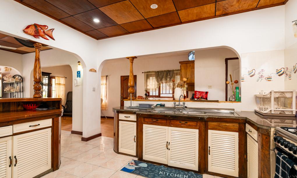 Elilia - 3-Bedroom House