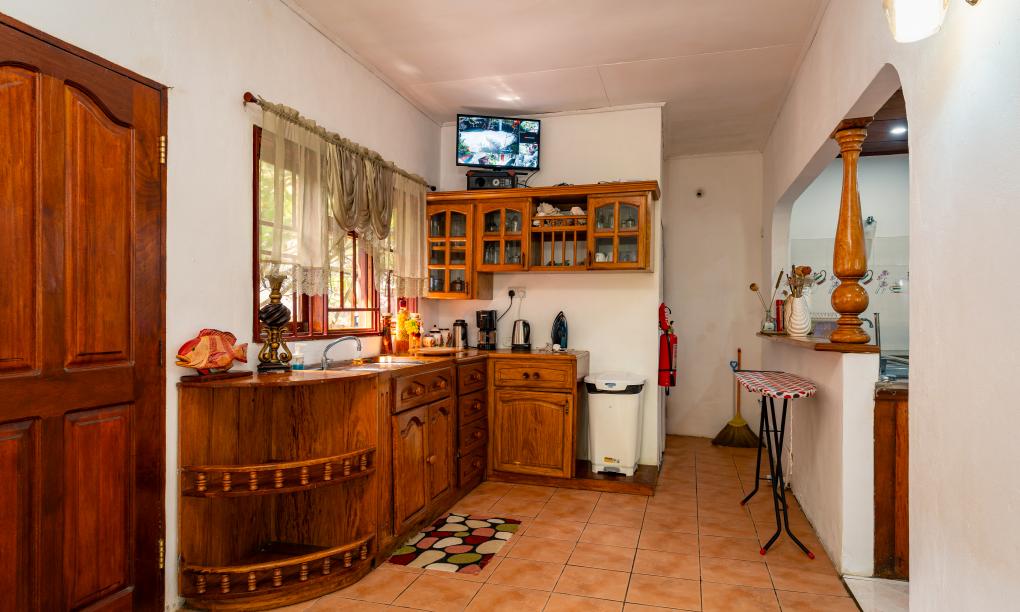 Elilia - 3-Bedroom House