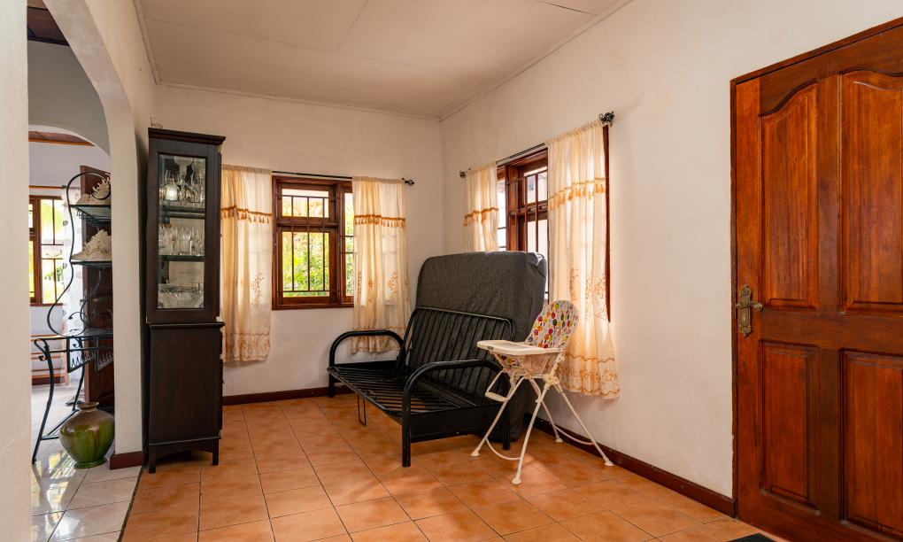 Elilia - 3-Bedroom House