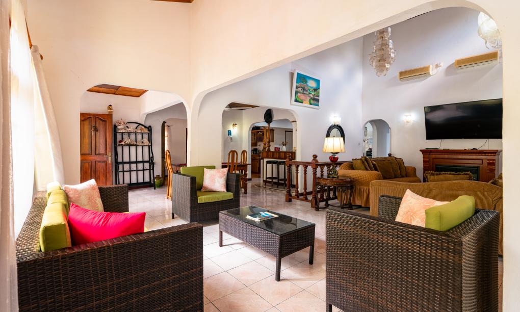 Elilia - 3-Bedroom House