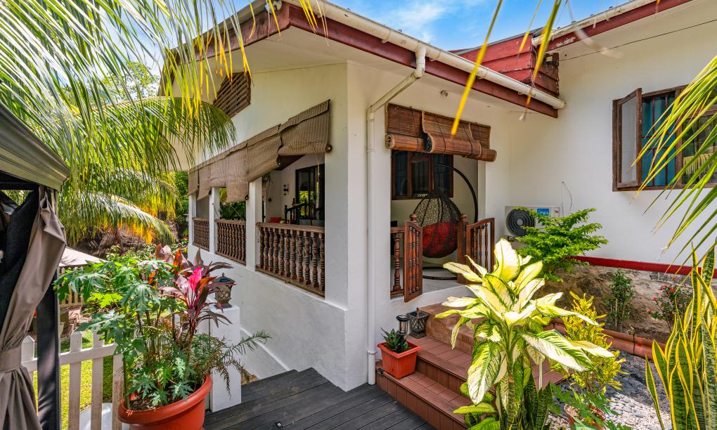 Elilia - 3-Bedroom House