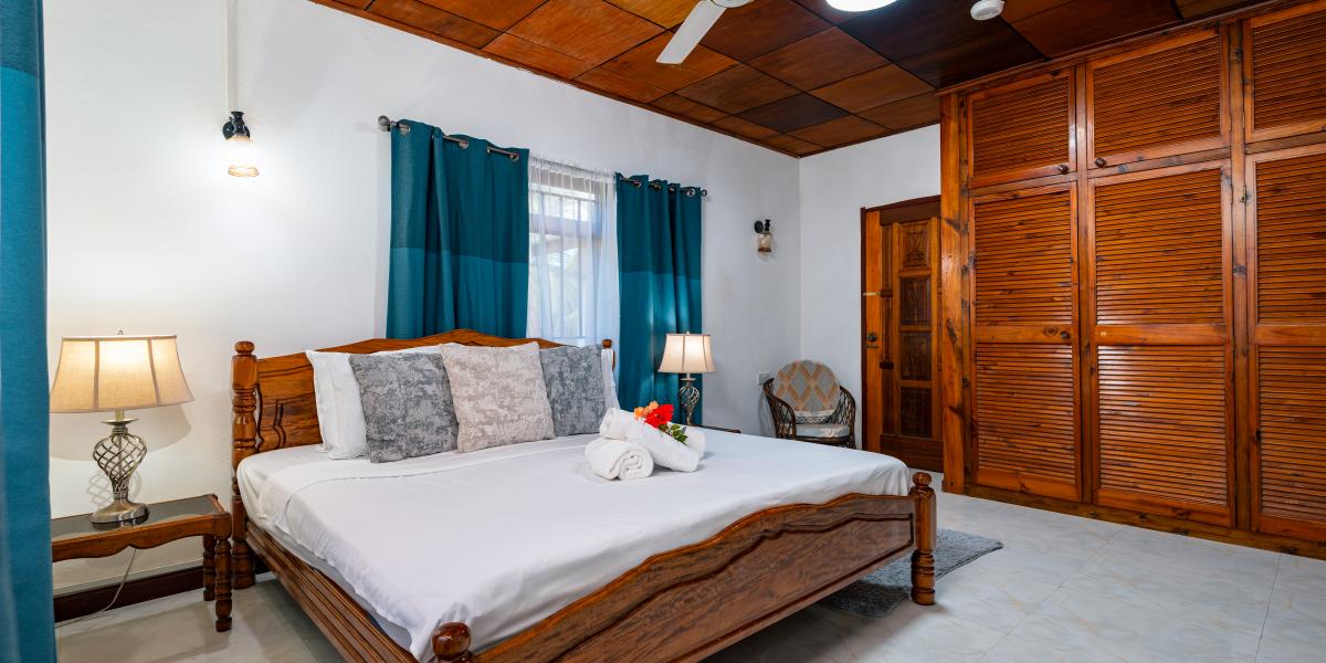 Elilia - 3-Bedroom House