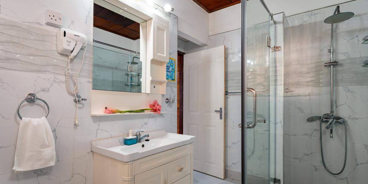 Elilia - 3-Bedroom House