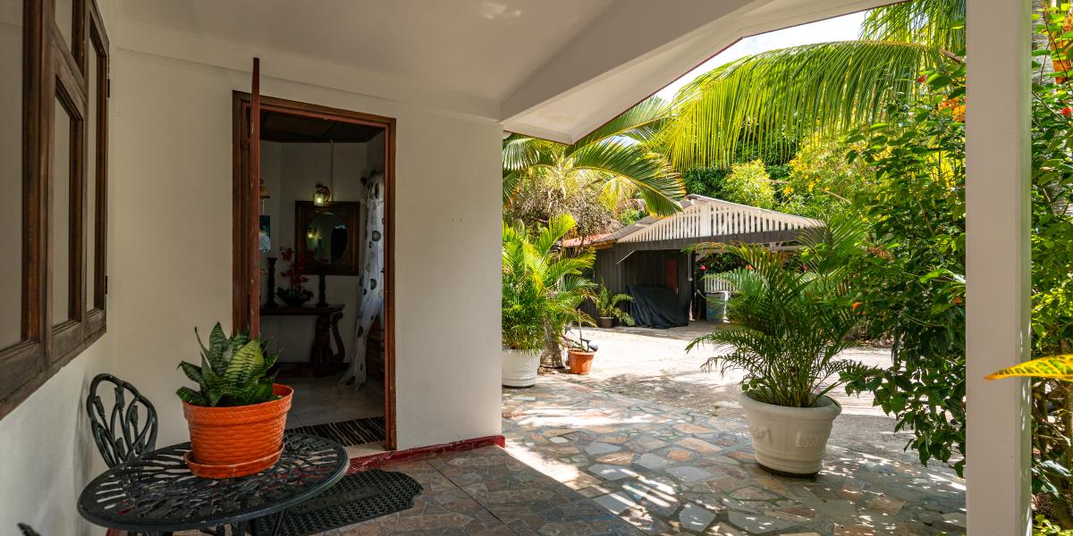 Elilia - 3-Bedroom House