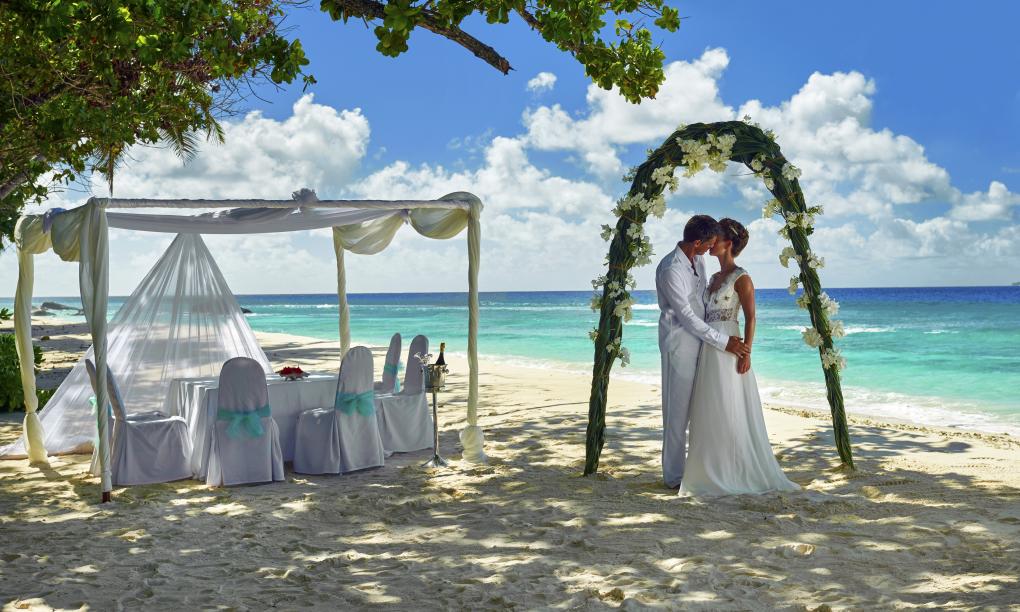 Labriz Silhouette Seychelles