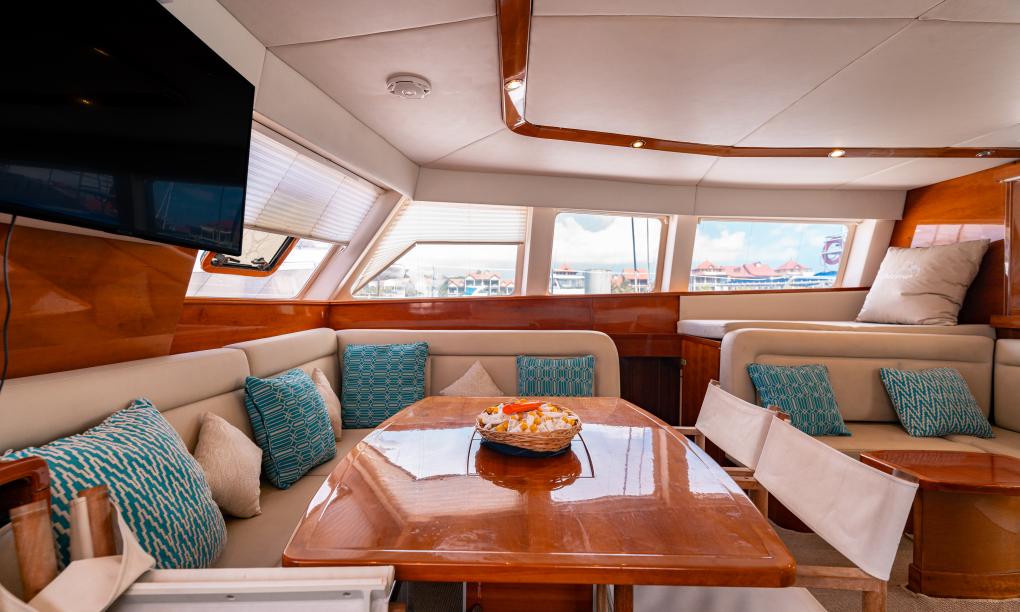 Seyscapes Yacht Charter Sparrow