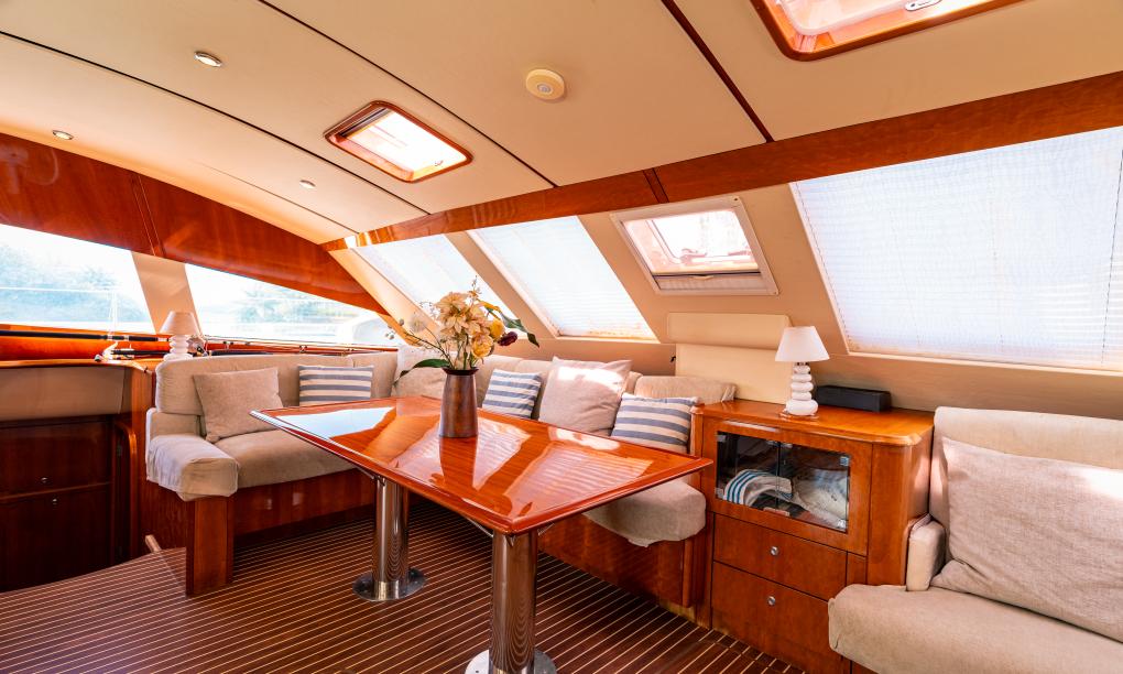 Seyscapes Yacht Charter Cirrus