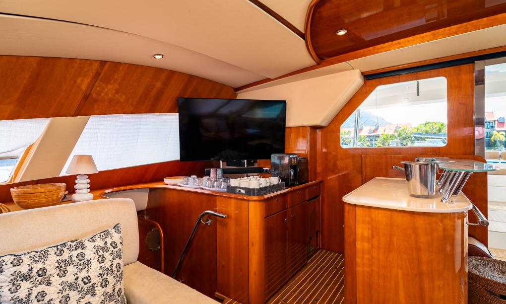 Seyscapes Yacht Charter Cirrus