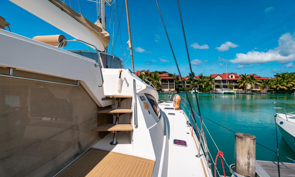 Seyscapes Yacht Charter Cirrus