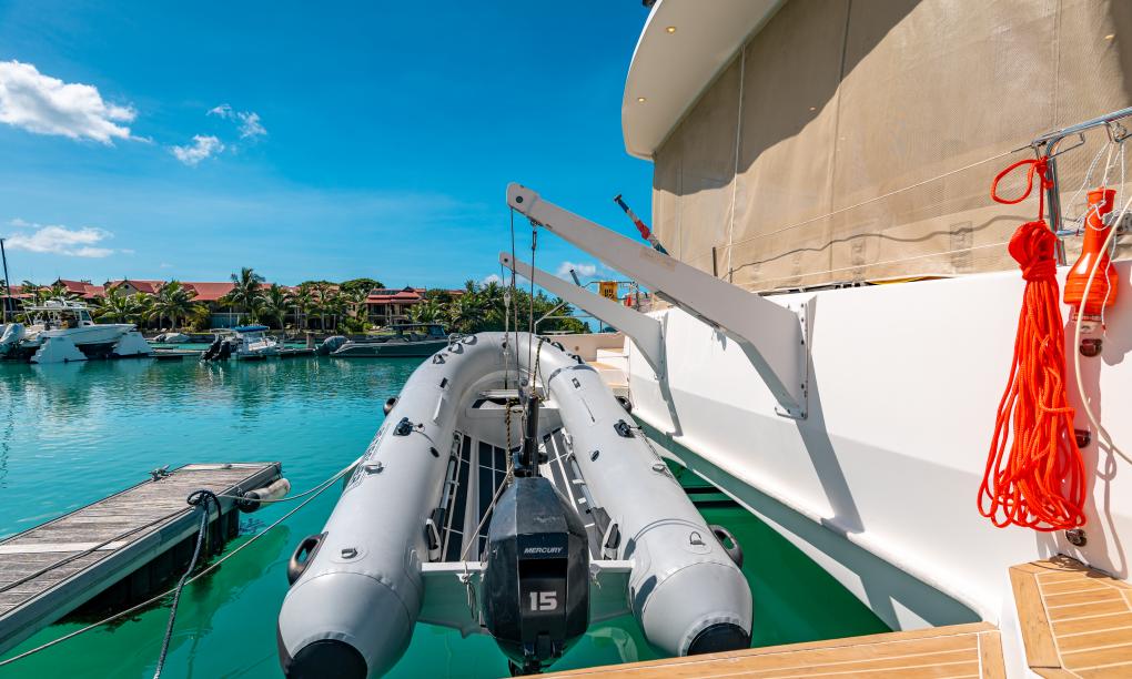 Seyscapes Yacht Charter Cirrus