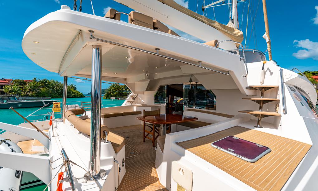 Seyscapes Yacht Charter Cirrus