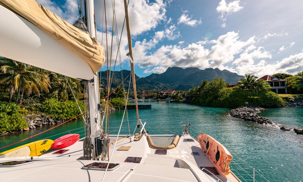 Seyscapes Yacht Charter Cirrus