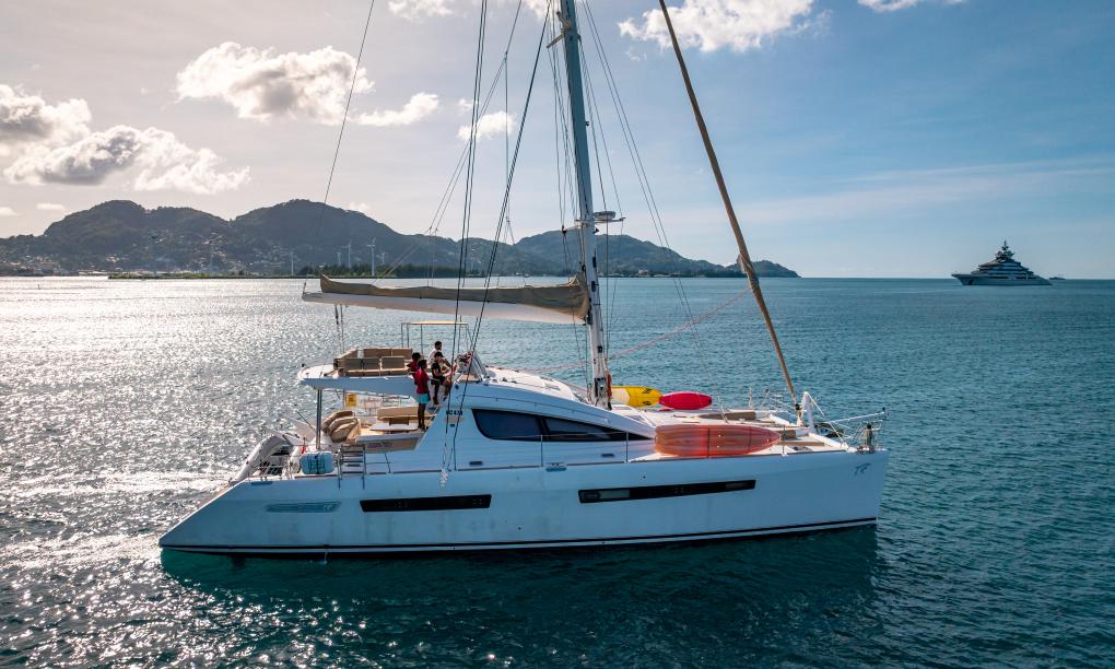 Seyscapes Yacht Charter Cirrus