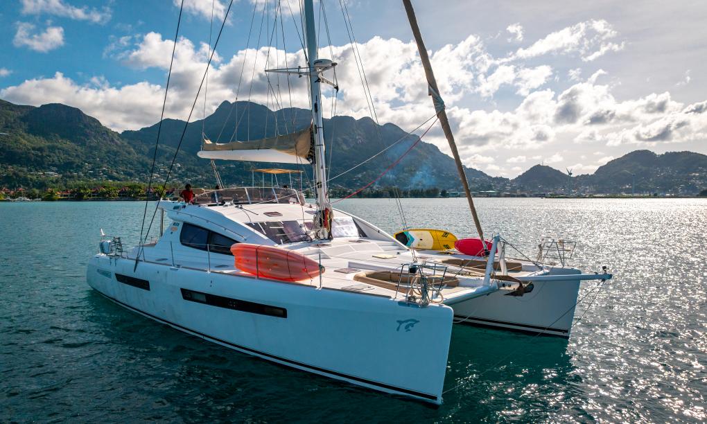 Seyscapes Yacht Charter Cirrus