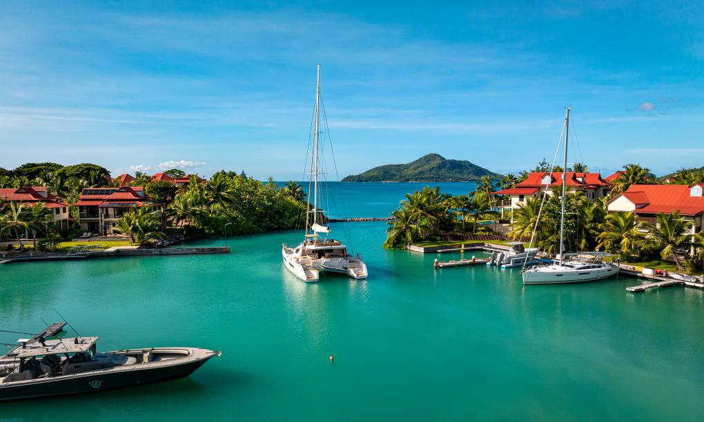 Seyscapes Yacht Charter Cirrus