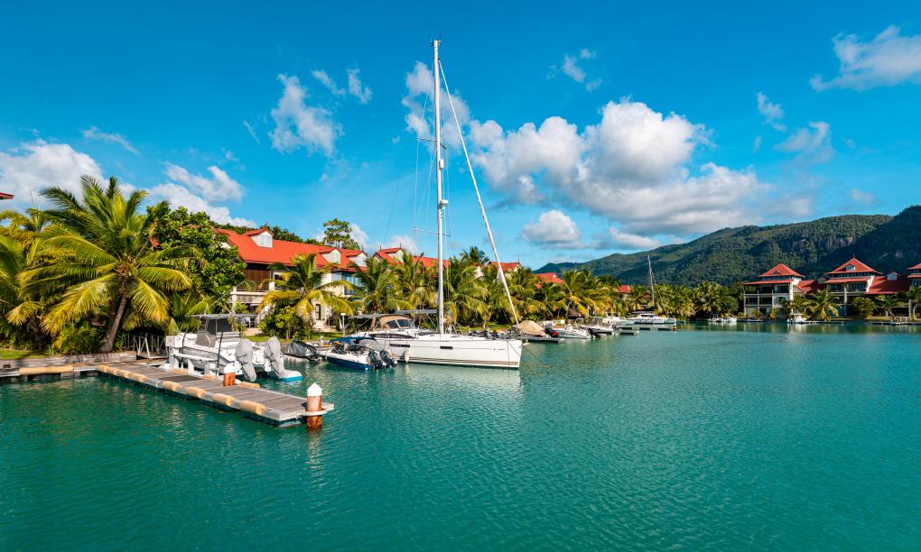 Seyscapes Yacht Charter Cirrus