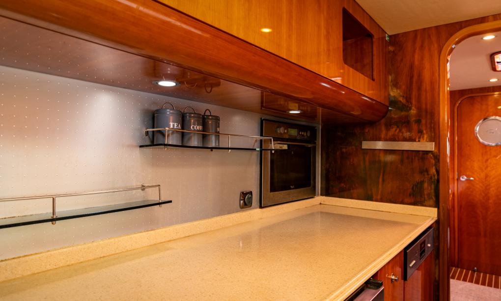 Seyscapes Yacht Charter Cirrus