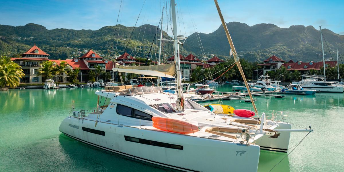 Seyscapes Yacht Charter Cirrus