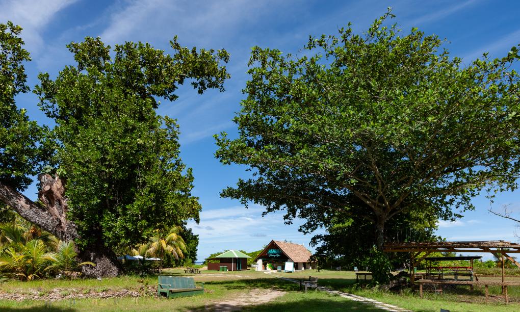 La Digue Coral Self Catering Apartments