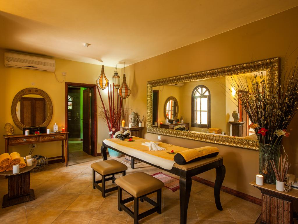 Castello Beach Hotel - Photo 7