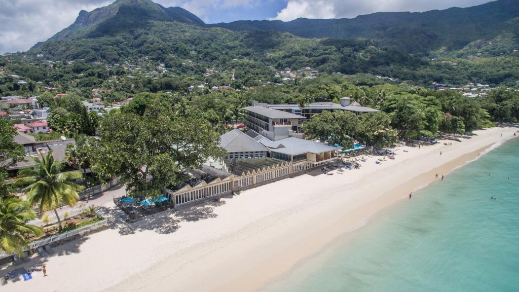 Photo 3: Coral Strand - Mahé (Seychelles)