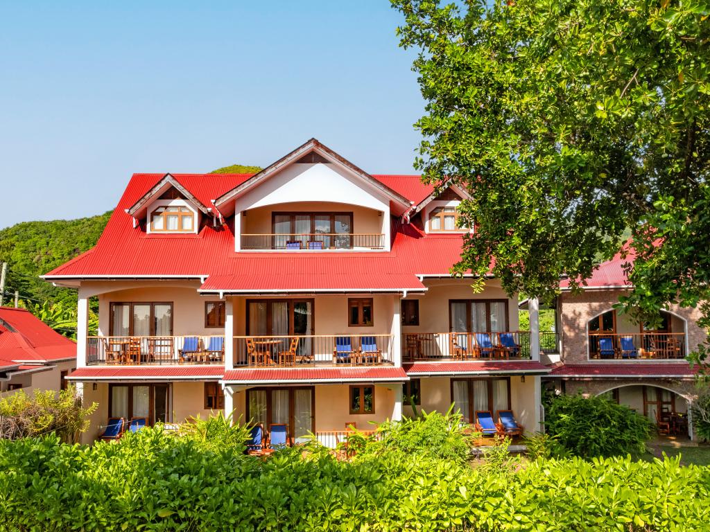 L'Hirondelle - Photo 2